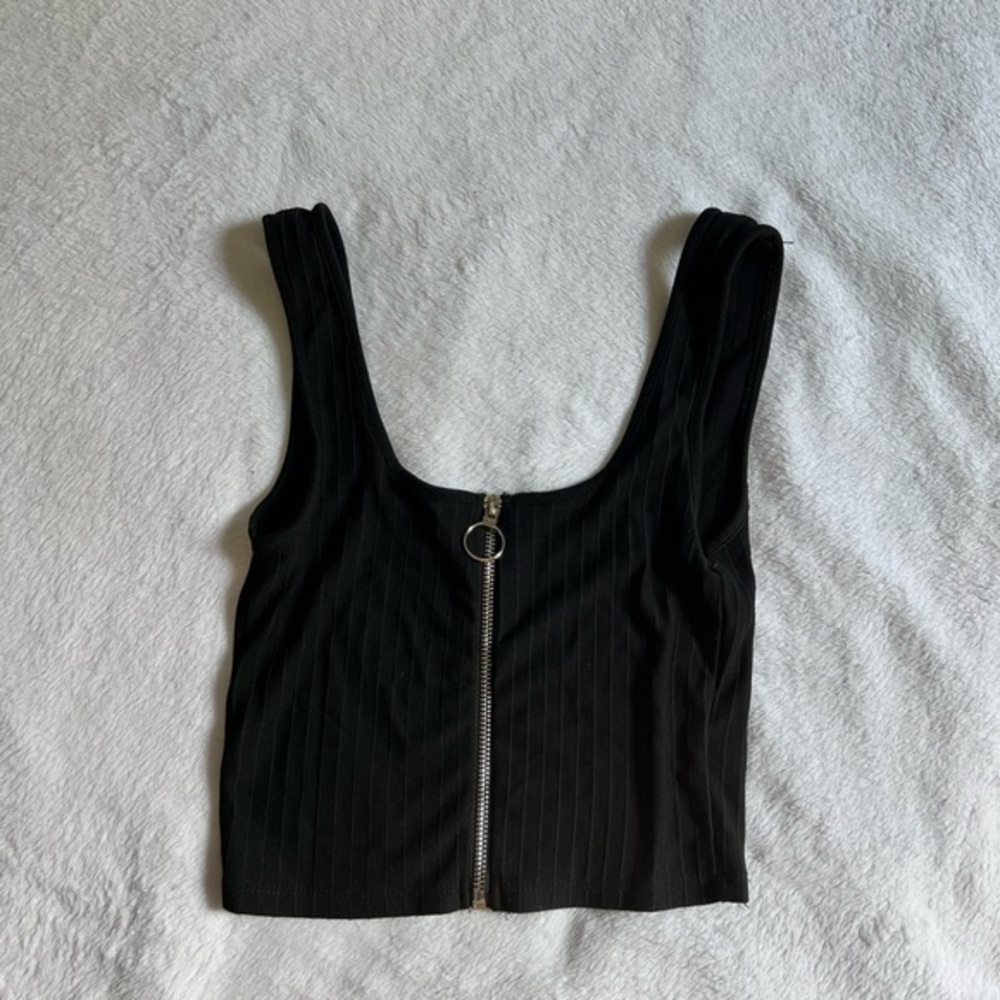 Black zip up crop top 🖤